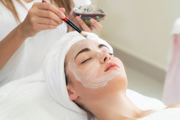 Difference Between Microneedling and Microdermabrasion